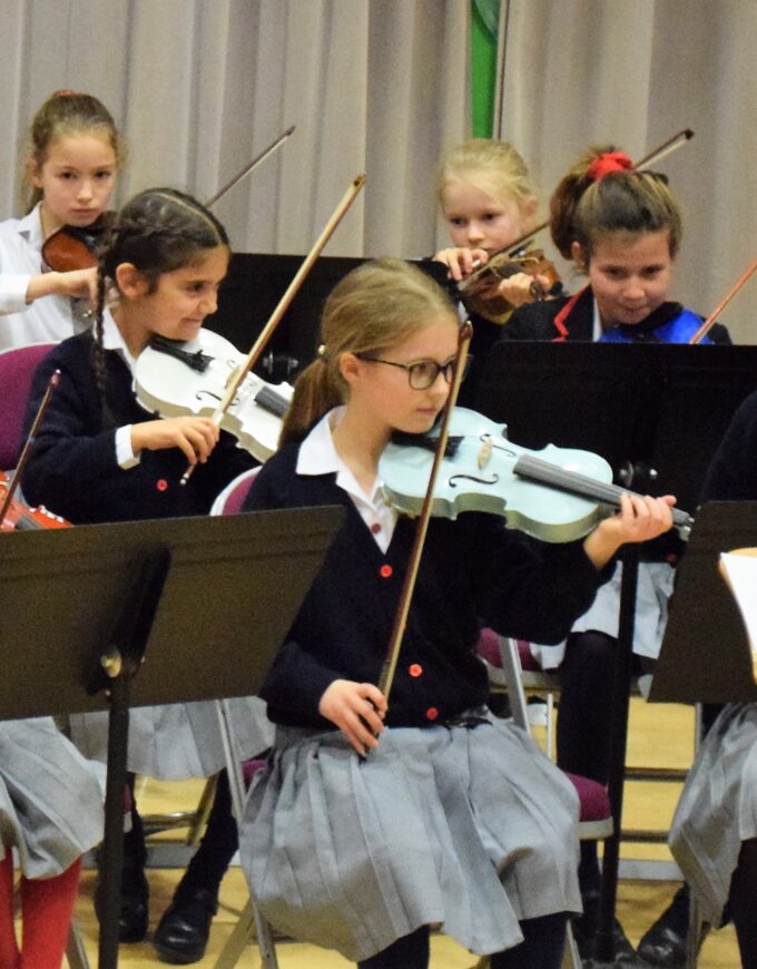 students playing the violin
