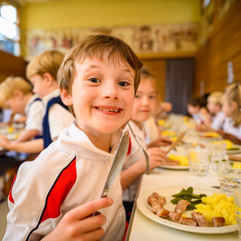 students eating lunch